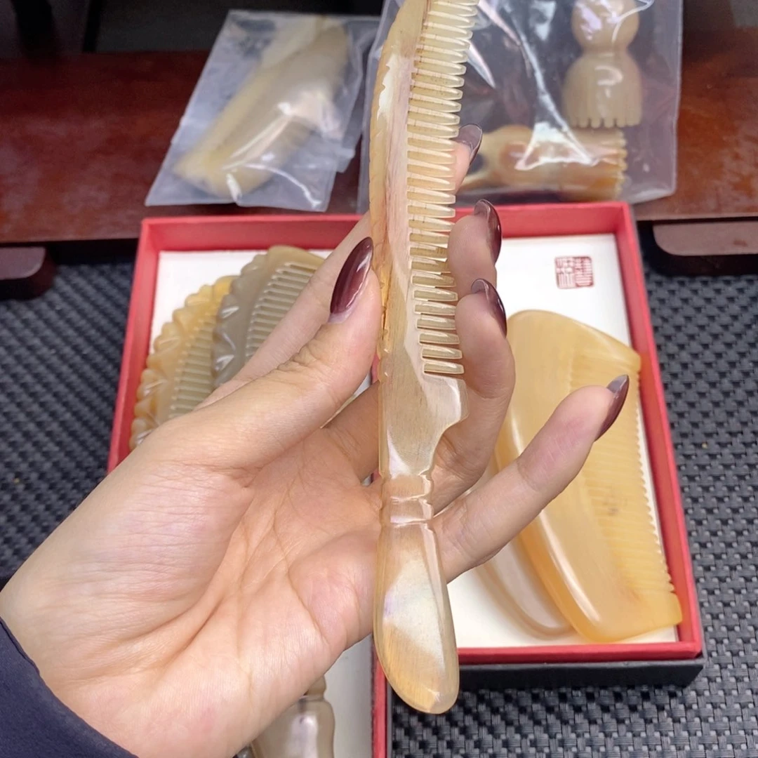纯手工制作纯牛角梳子