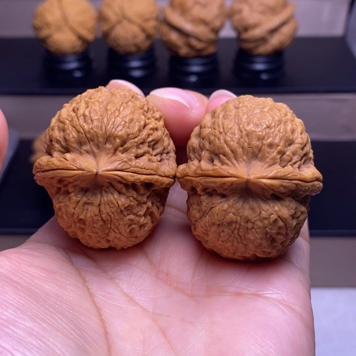 文玩核桃把件麒麟铁狮子10