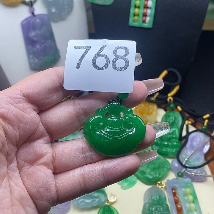 翡翠未镶嵌吊坠(赠链)