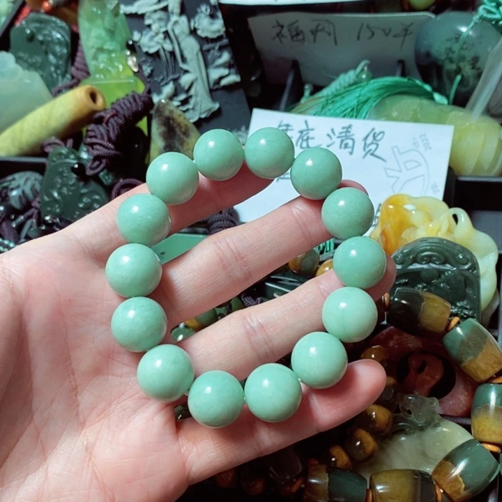 蛇纹石玉颈饰未镶嵌