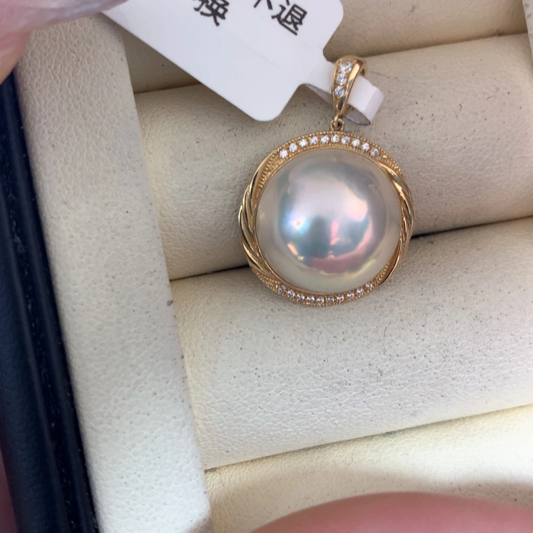 拼合珍珠（马贝珠）颈饰18K金镶嵌