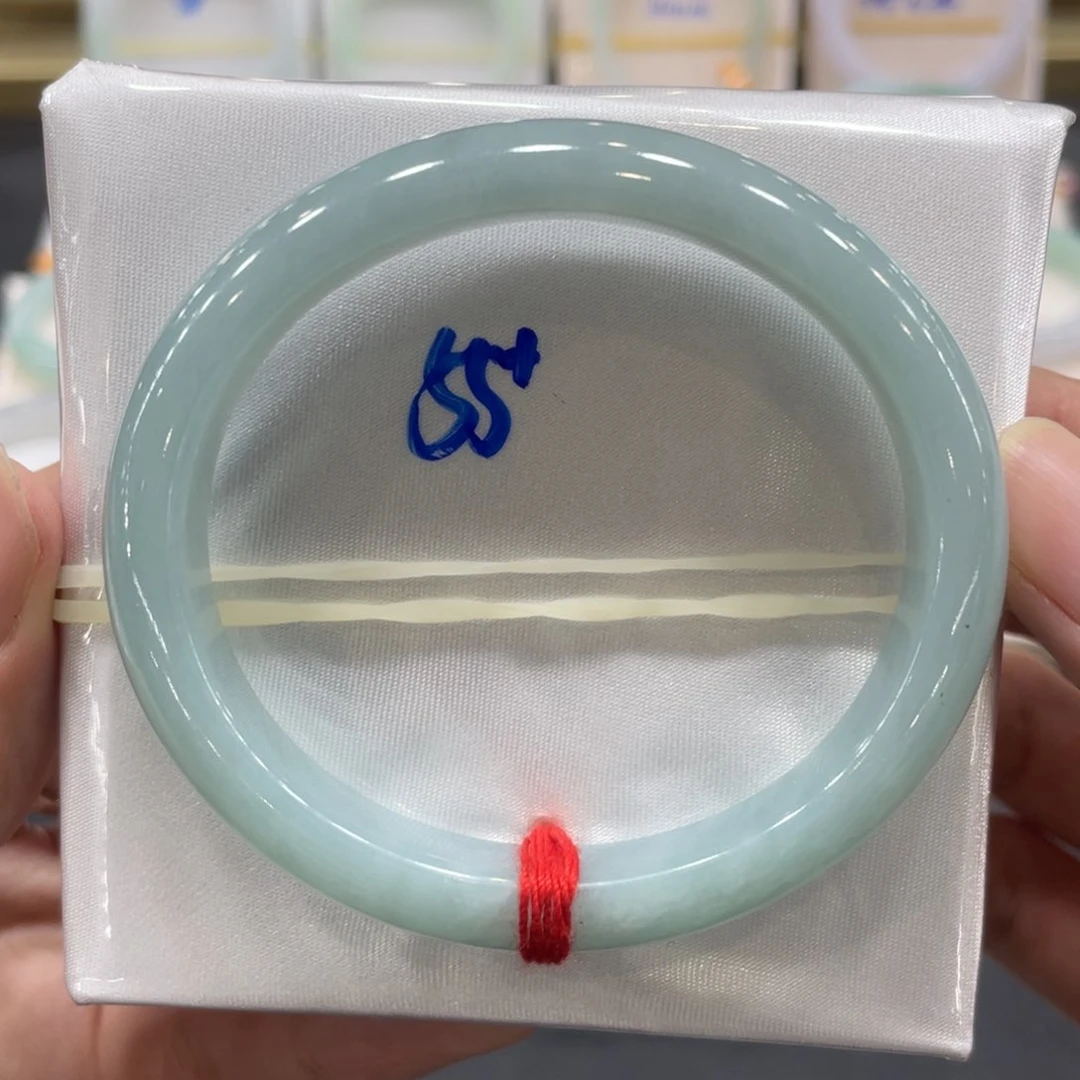 翡翠手镯未镶嵌翡翠手镯