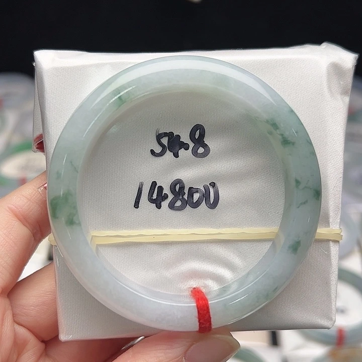 翡翠未镶嵌手镯A货