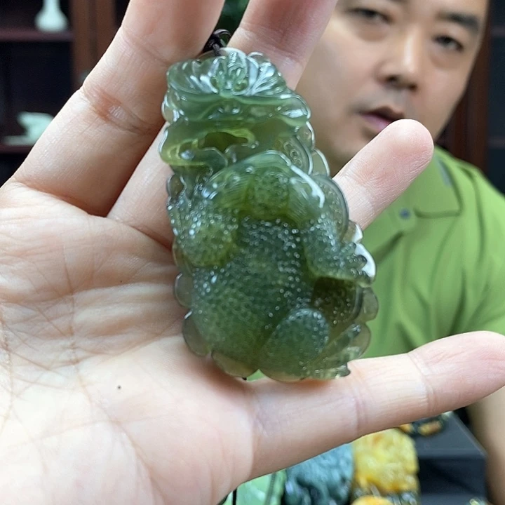 蛇纹石玉未镶嵌吊坠