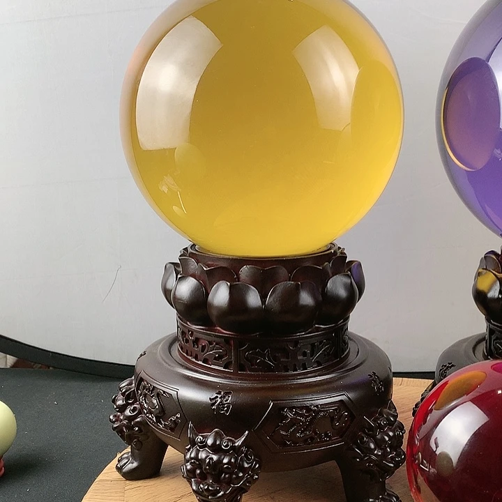 石材黄水晶球直径20带高档底座