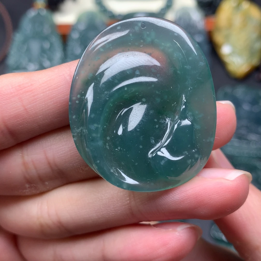 翡翠未镶嵌颈饰悟道