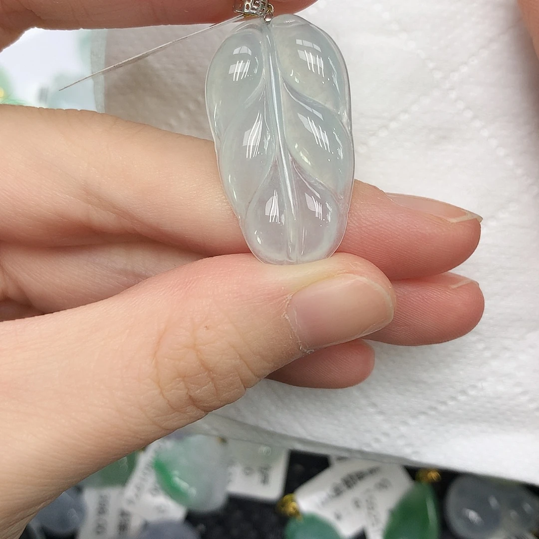 翡翠18K金镶嵌颈饰12356789999