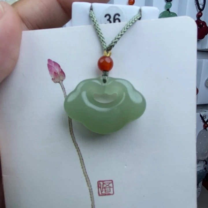 石英质玉未镶嵌颈饰