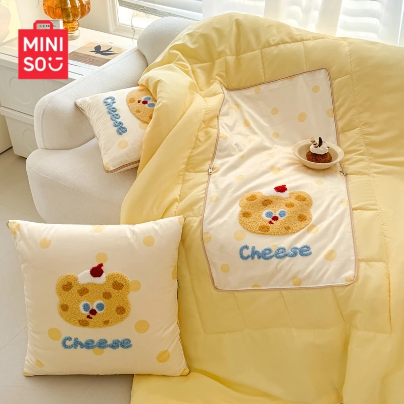 名创优品抱枕被子两用车内专用靠枕办公室抱枕毯子二合一枕头被子