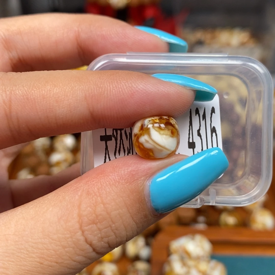 蜜蜡未镶嵌珠宝奇石4316