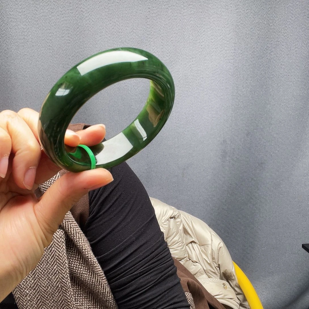 A***村和田玉未镶嵌手镯