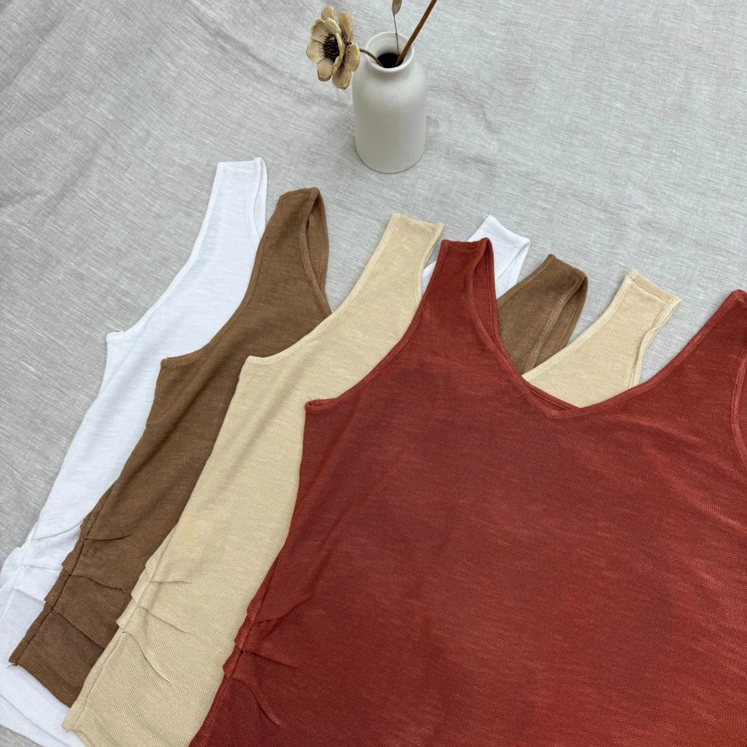 慵懒时光显瘦捏折小背心