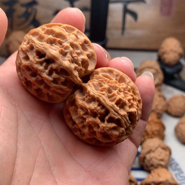 王***_吊坠桃核山地果苹果园39