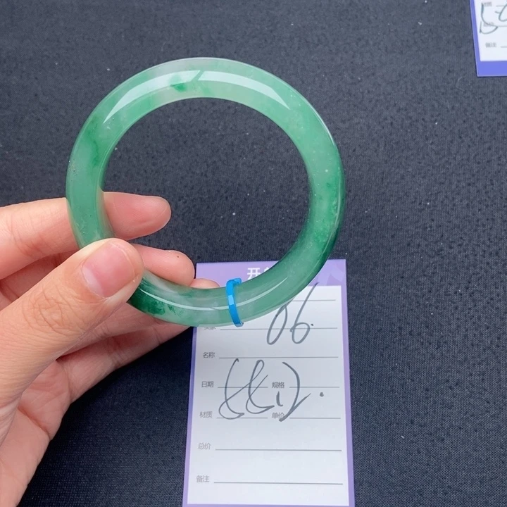 石英质玉（非洲翠）手镯未镶嵌86