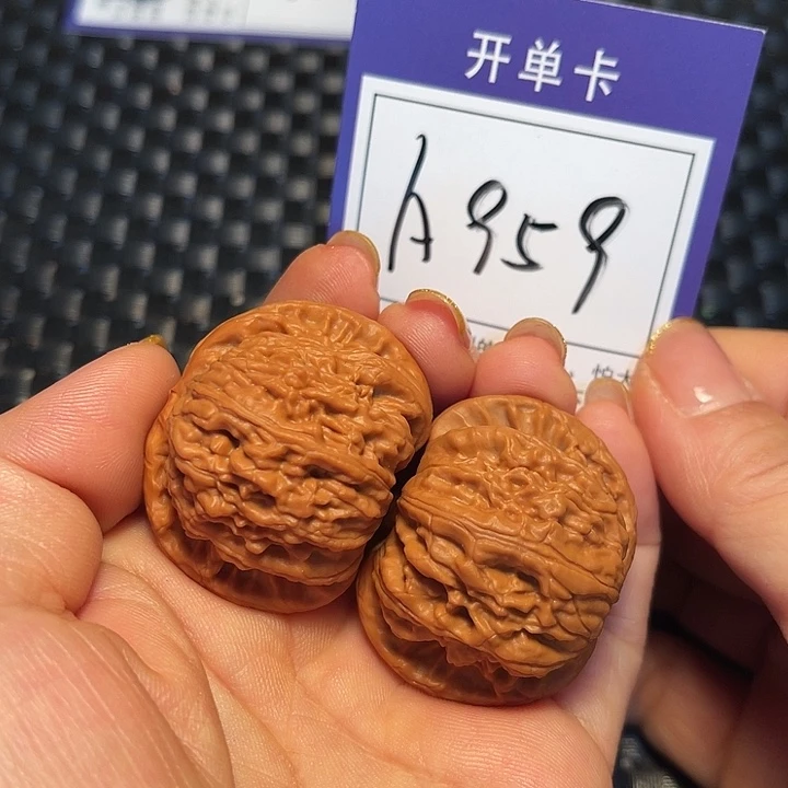 桃核把件39狮子A959