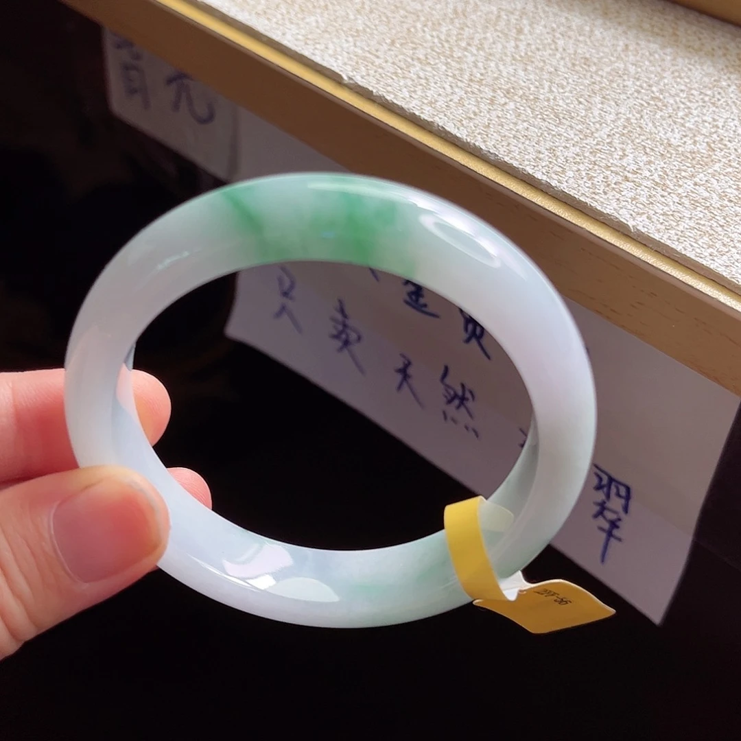 翡翠手镯未镶嵌手镯