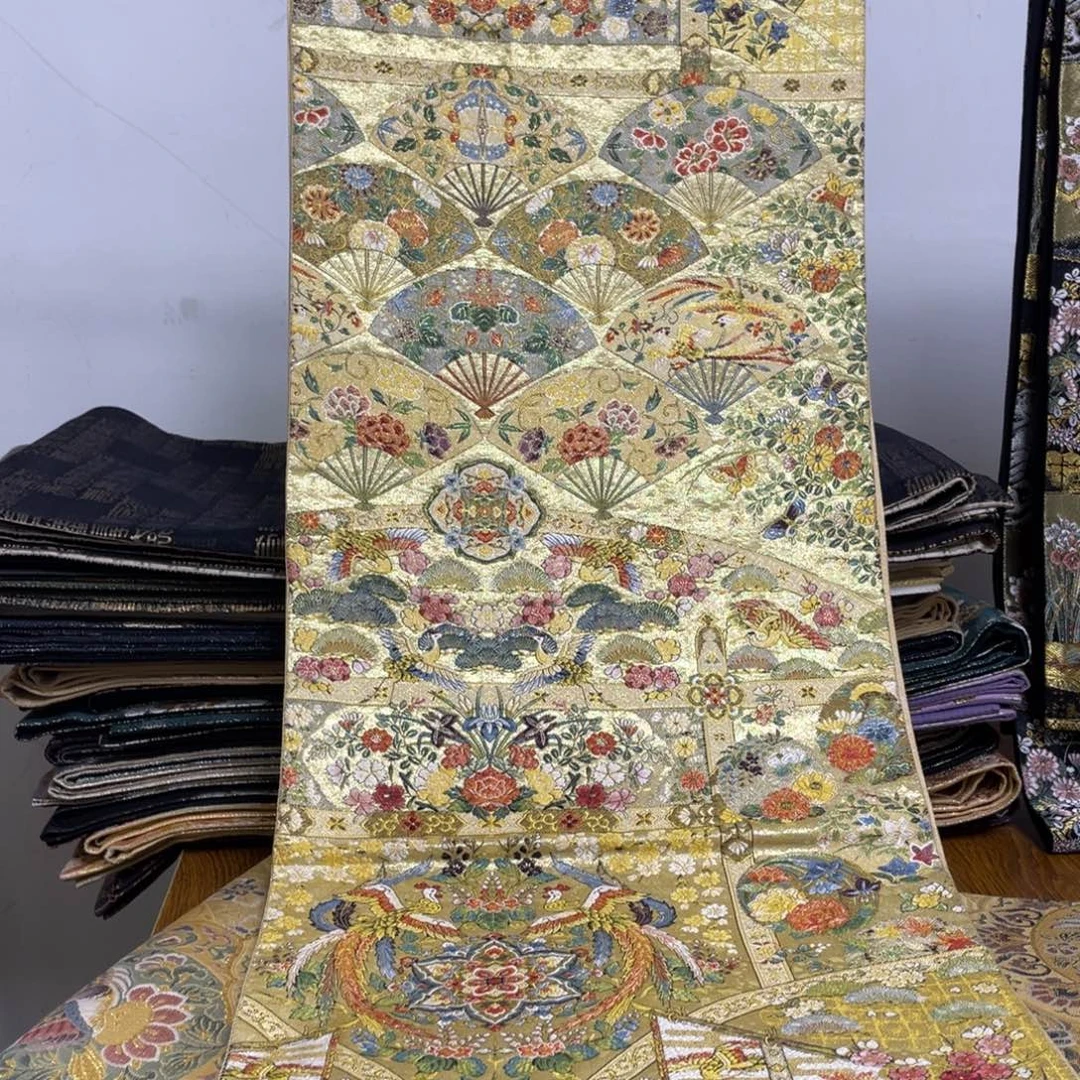 织绣织锦缎。织锦，