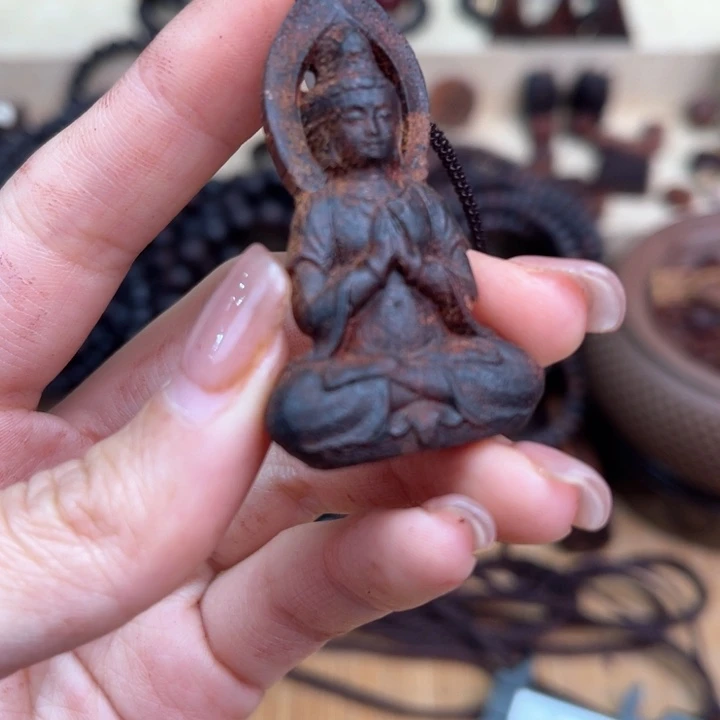 降真香其他5.0大观音全身立体雕刻件