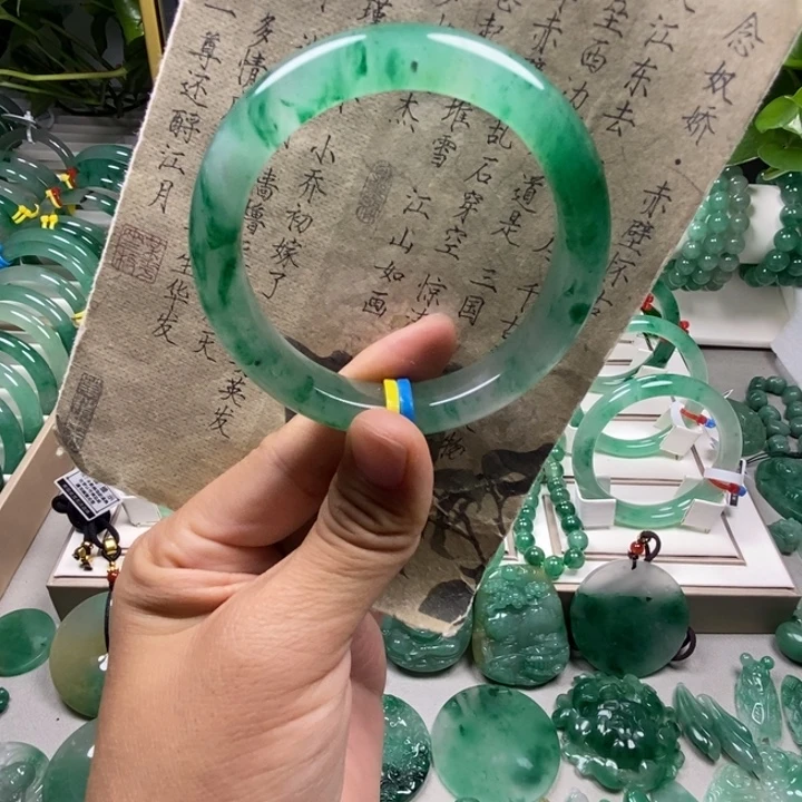 未镶嵌手镯石英质玉