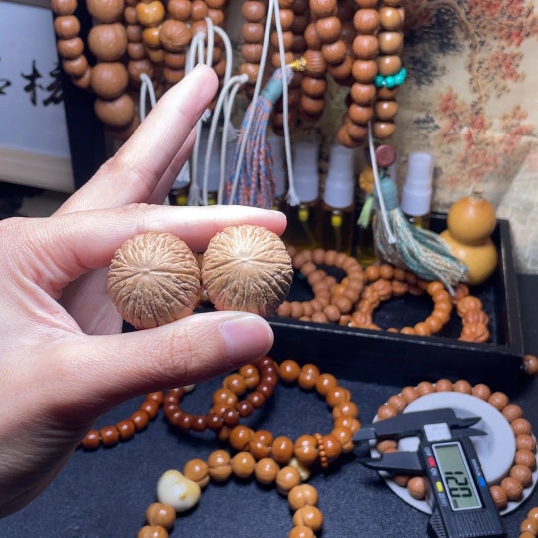 吊坠猴头核桃元宝