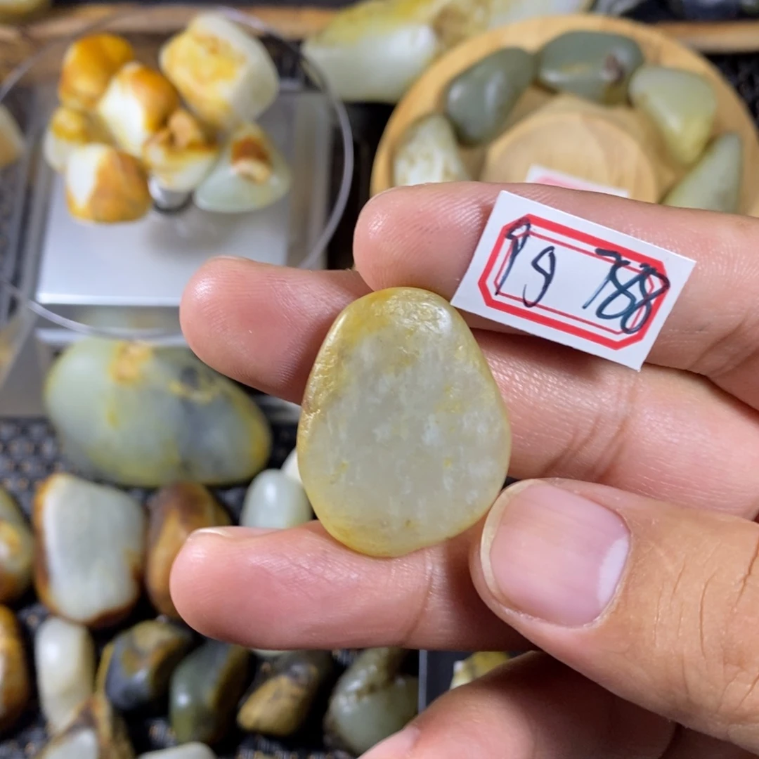 和田玉（糖玉）未镶嵌挂件