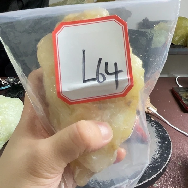 茜***盛蛇纹石玉未镶嵌岫玉原石