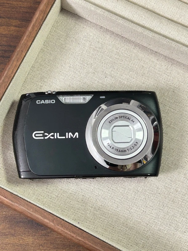 9新 Casio/卡西欧 s9 黑色 屏幕划痕 1400w像素复古ccd数码相机
