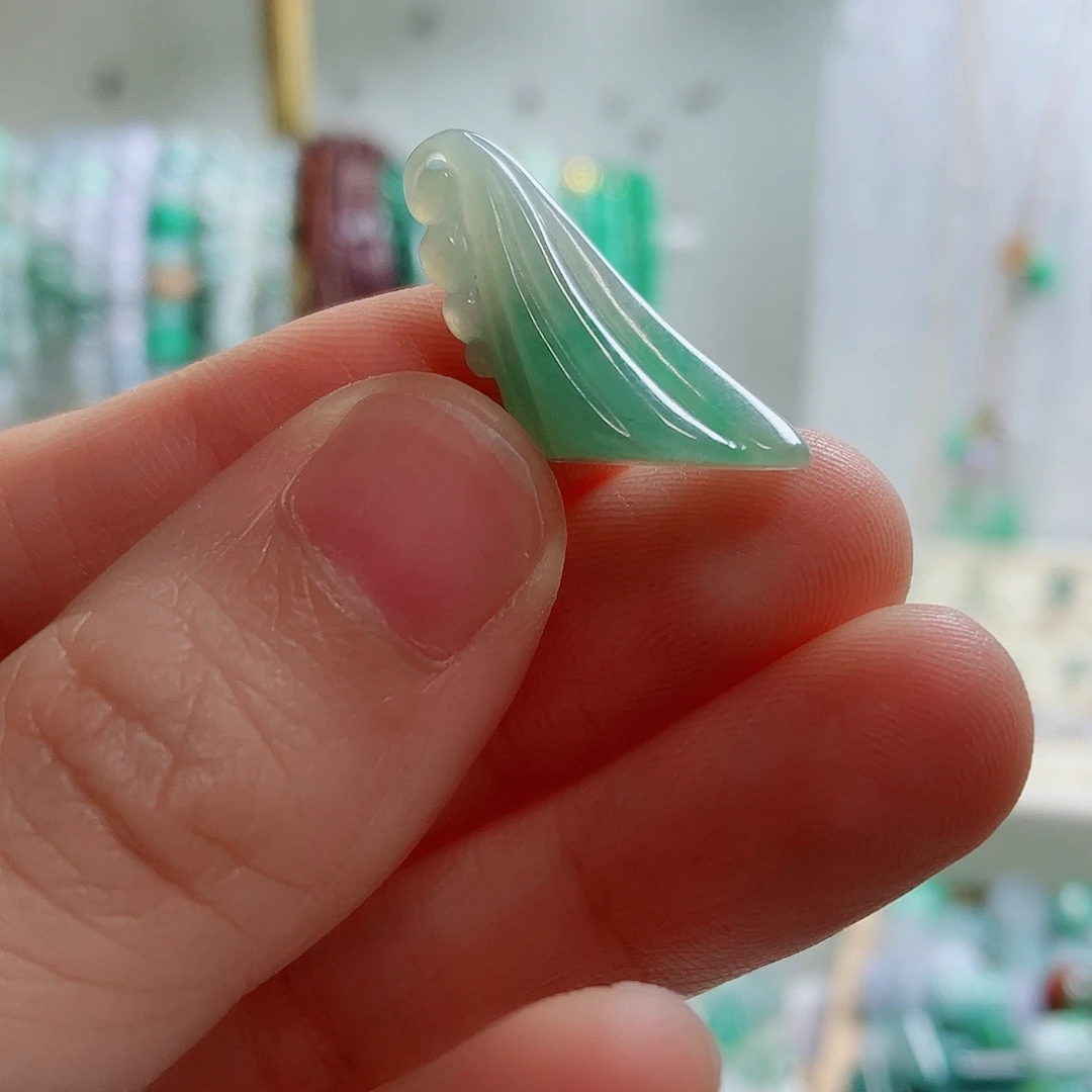 翡翠未镶嵌颈饰113