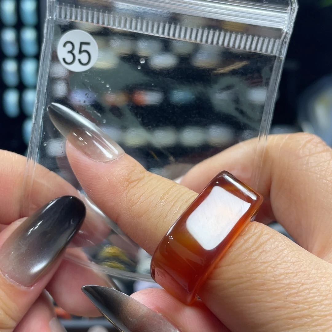 玛瑙/玉髓未镶嵌戒指35号港码18直径18.3（非质量问题.不退不换）