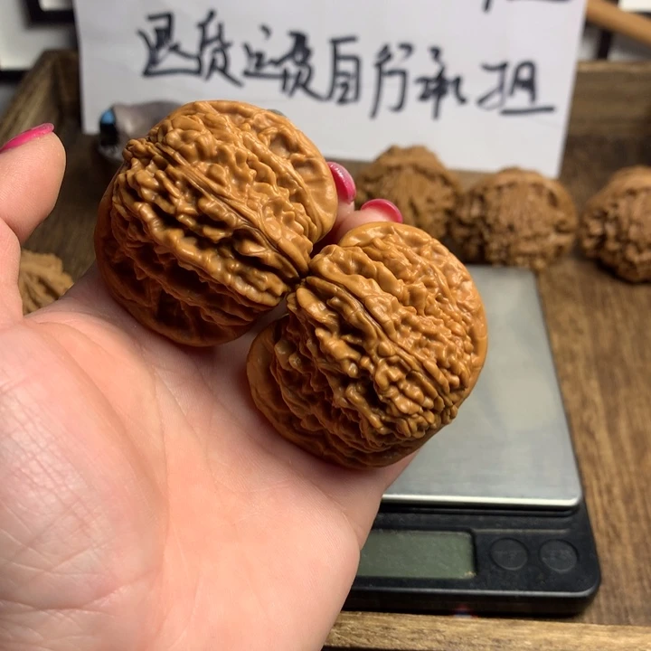 文玩核桃吊坠那*海悍高楼