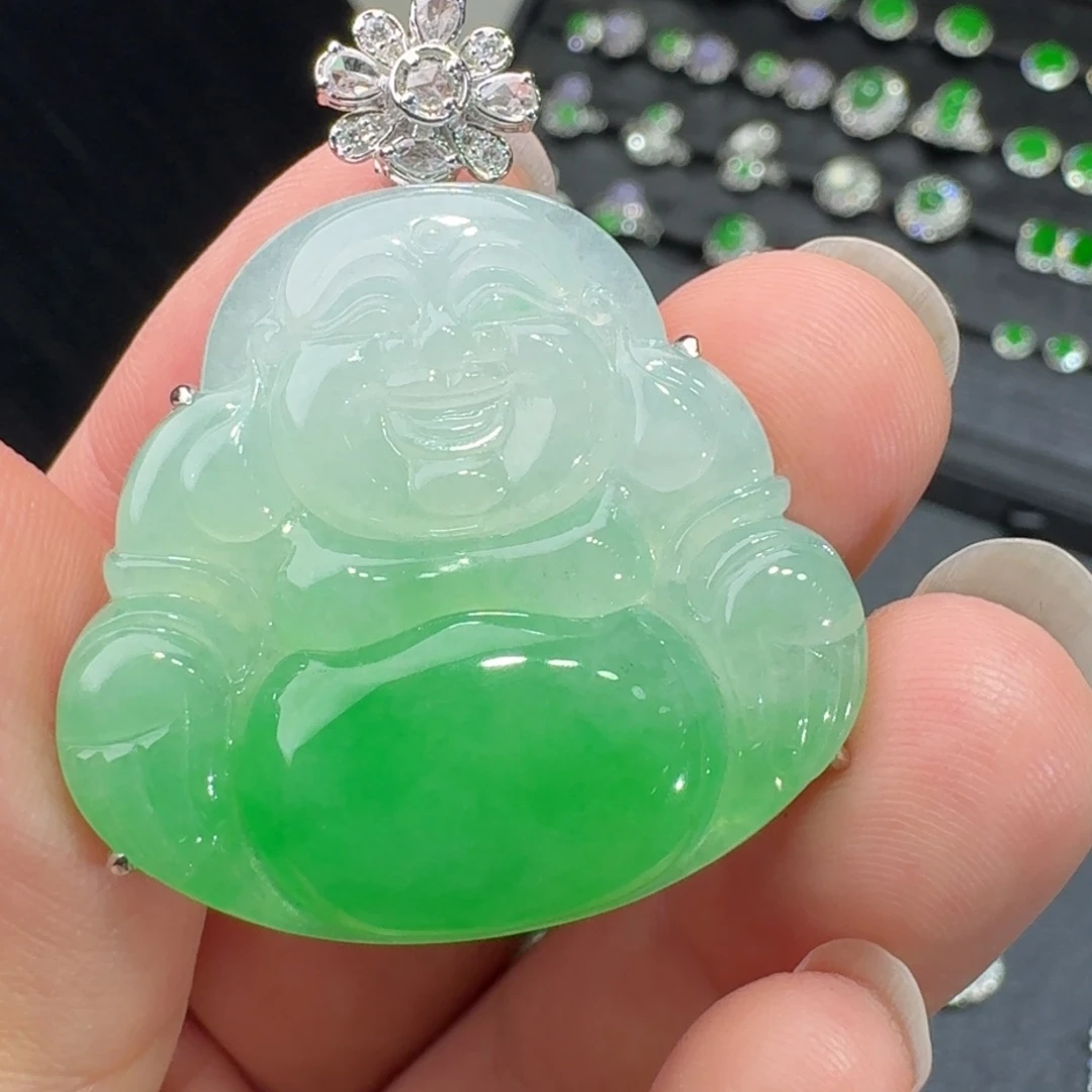 颈饰18K金镶嵌翡翠