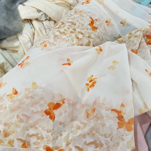 57 数码印花蝴蝶定位雪纺裙纱面料8米价