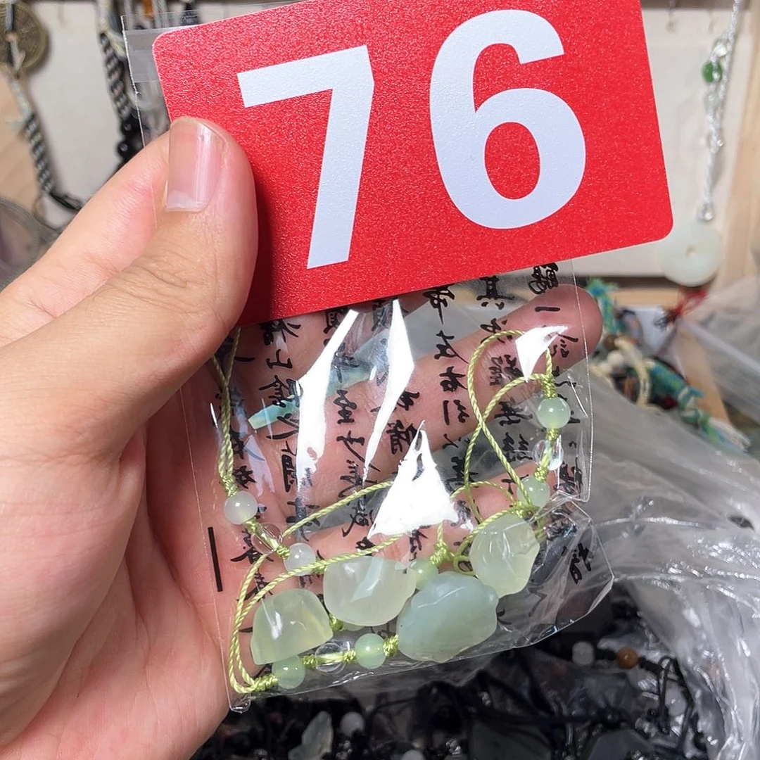 蛇纹石玉颈饰合金