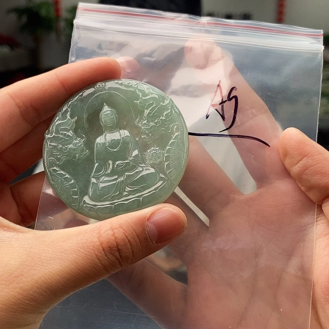 翡翠未镶嵌颈饰颜色多样性发拍一发一