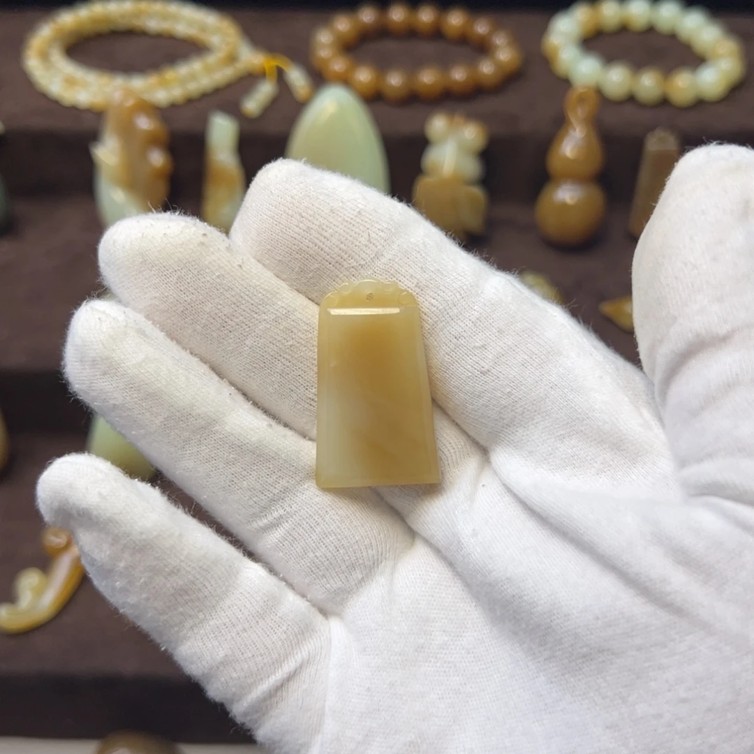 和田玉（糖玉）未镶嵌颈饰