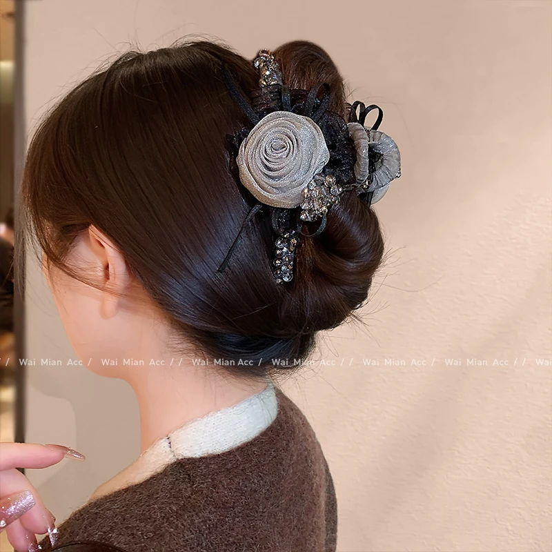 高级感银灰色玫瑰花抓夹女轻奢百搭水晶发量多盘发夹新款鲨鱼夹子