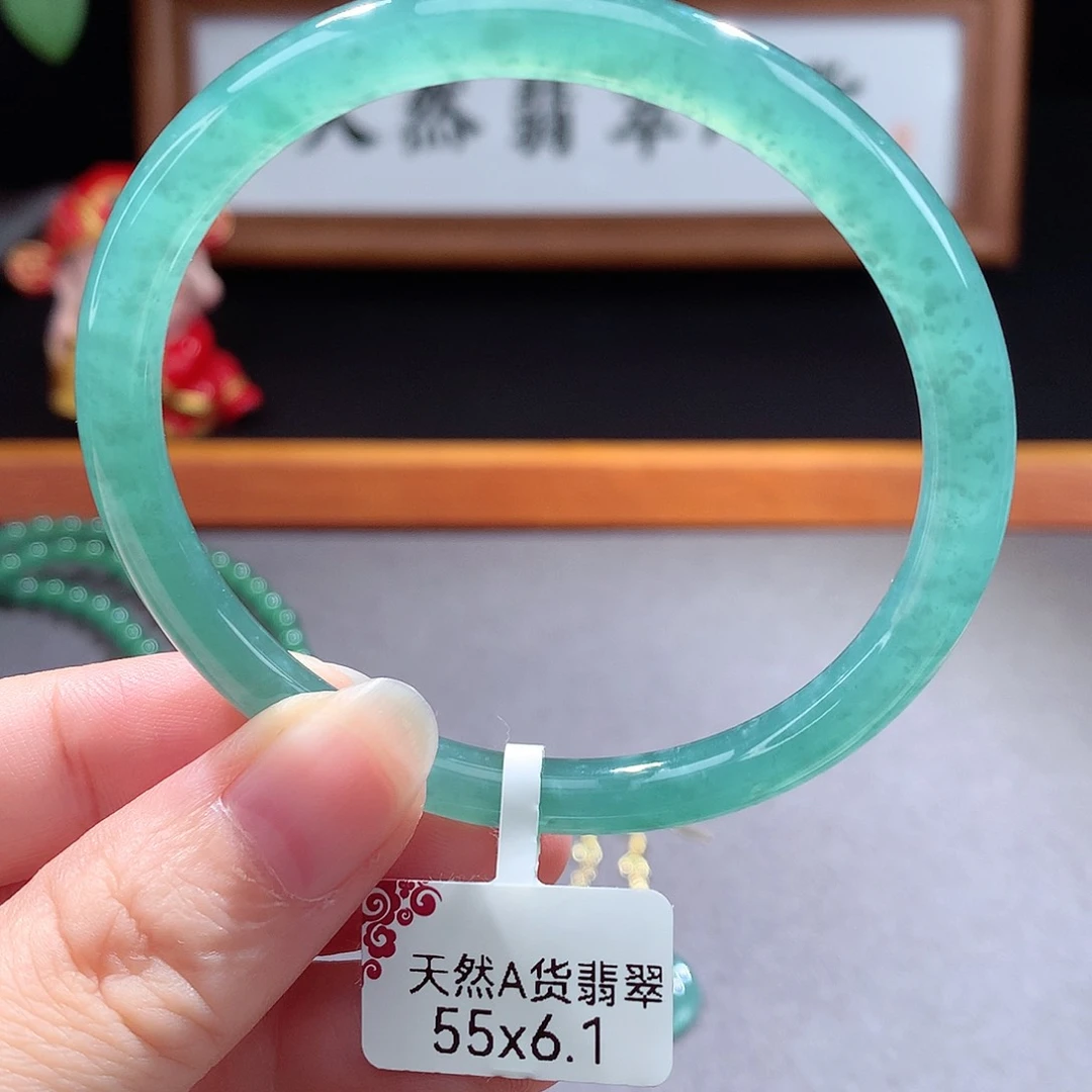 未镶嵌手镯（圆镯）翡翠