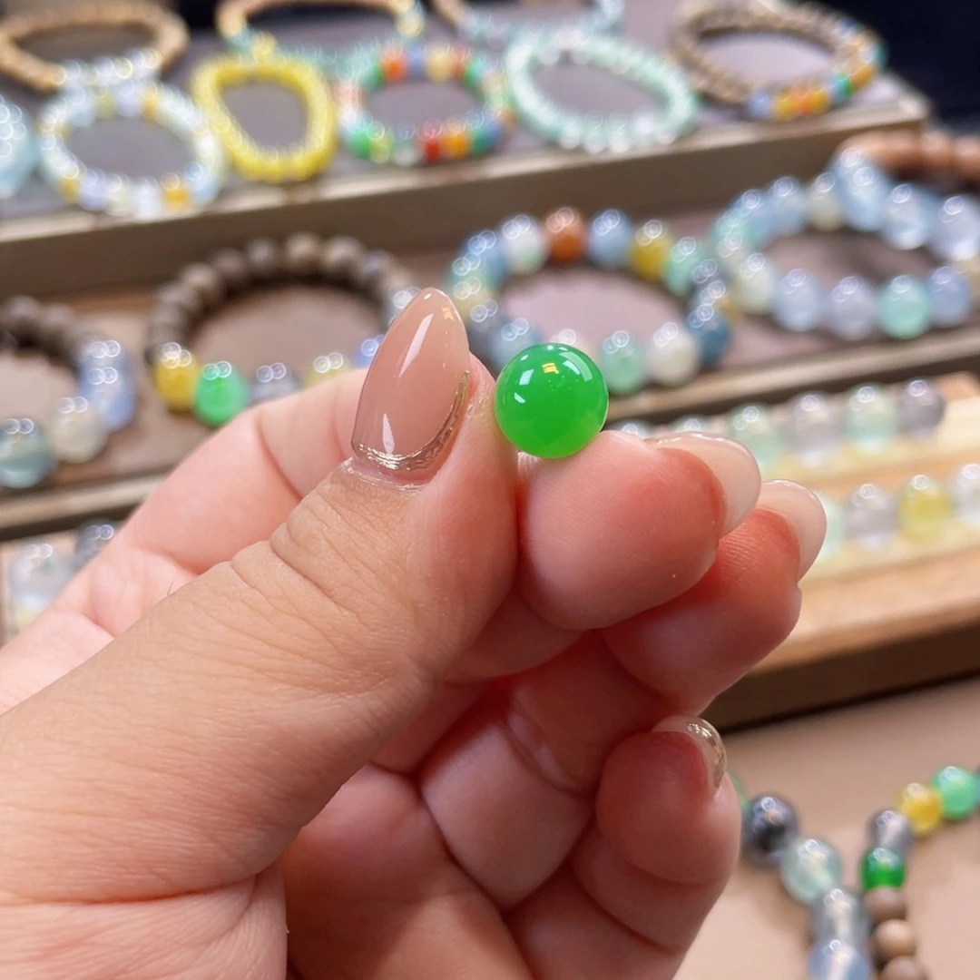 颈饰未镶嵌翡翠阳绿