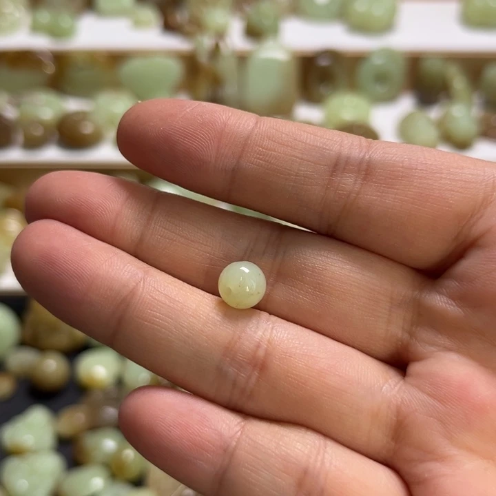 和田玉未镶嵌颈饰乔****