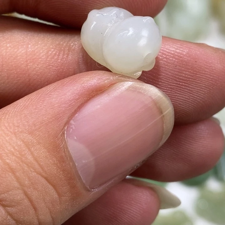 和田玉未镶嵌车挂