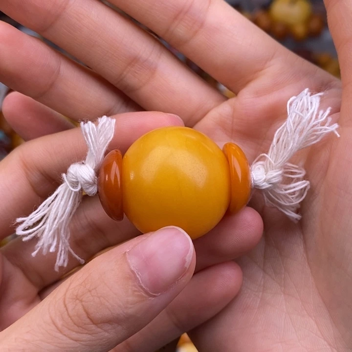 大***雨未镶嵌琥珀裸石蜜蜡M