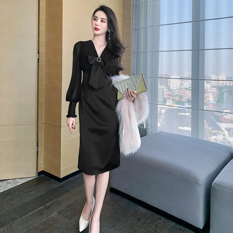 【十六大促】黑色礼服裙赫本风蝴蝶结V领收腰长袖减龄连衣裙9408