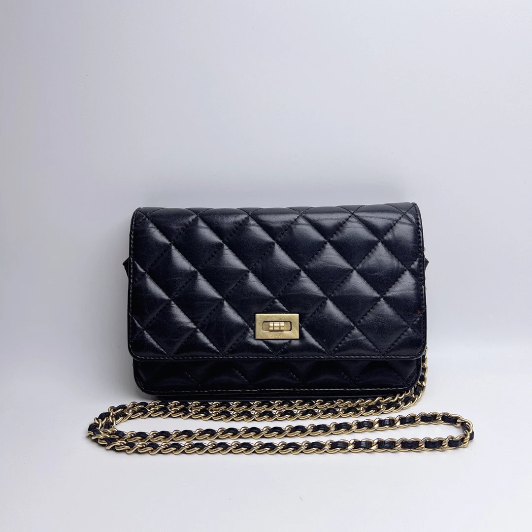 95新 Chanel/香奈儿 黑金牛皮链条包 尺寸约19x12cm 镭射25