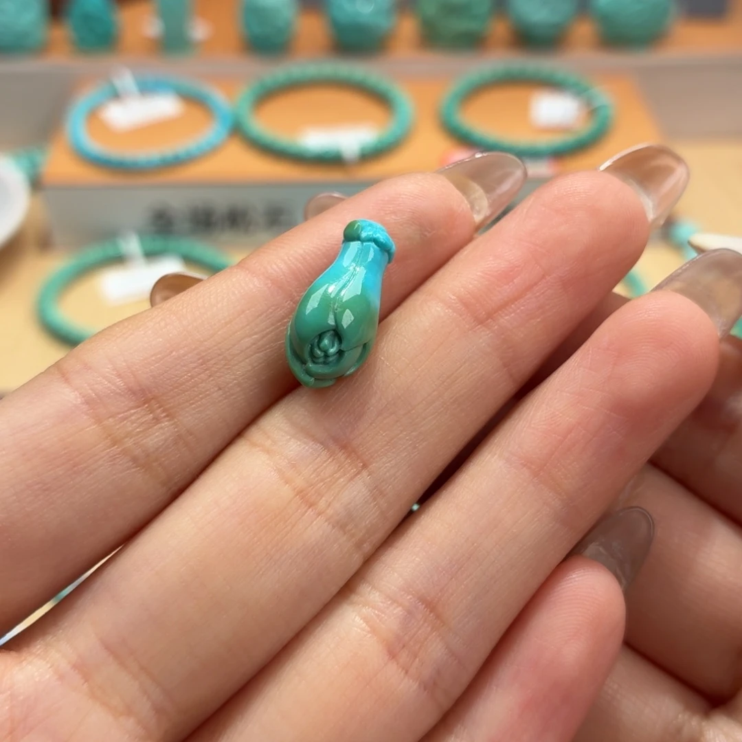 绿松石未镶嵌珠宝奇石玉兰花