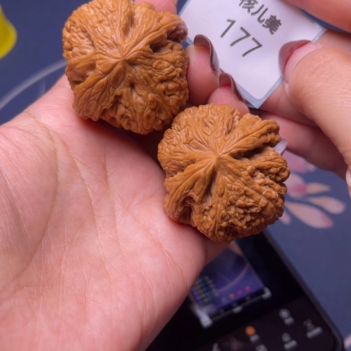 文玩核桃把件村****粗筋44.177