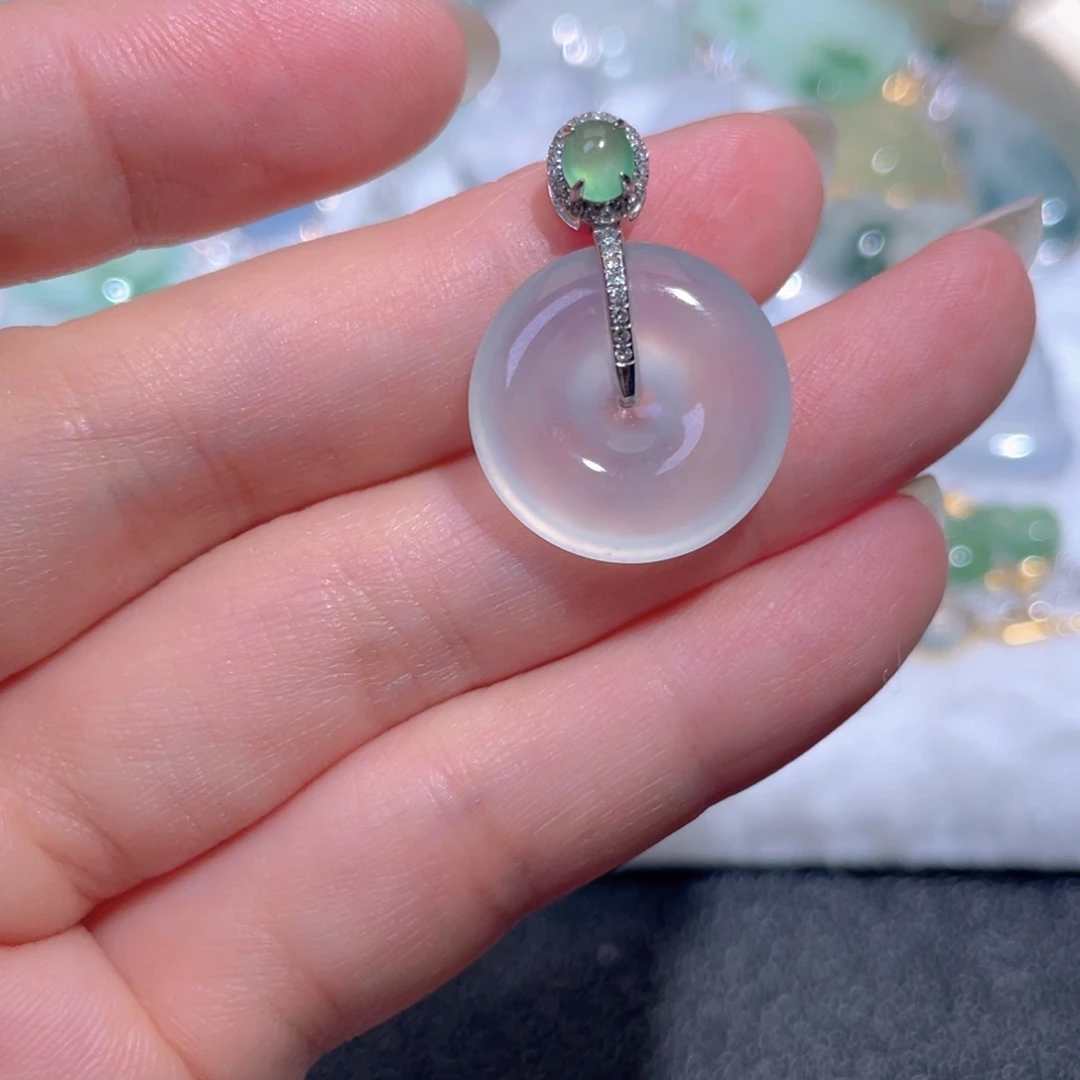 翡翠18K金镶嵌颈饰翡翠