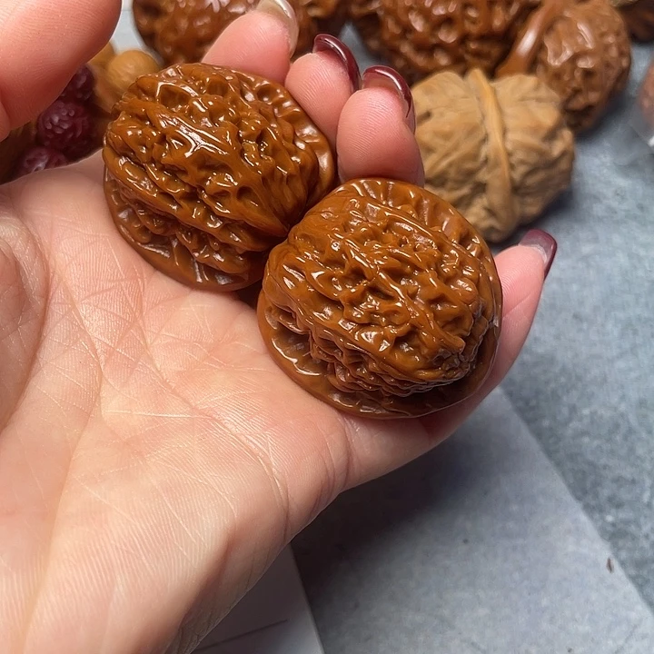 田***平文玩核桃吊坠白狮子