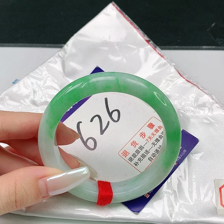 翡翠手镯未镶嵌翡翠手镯