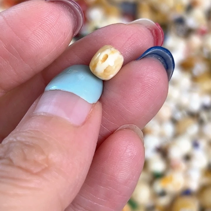 未镶嵌蜜蜡裸石7.2mm一个