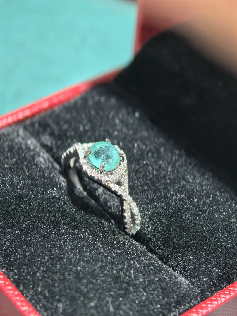 祖母绿戒指时尚百搭